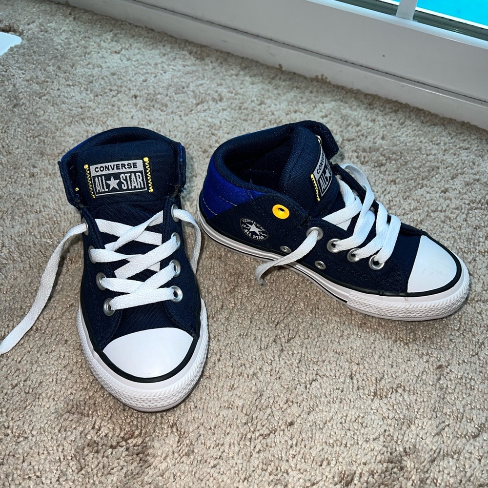 Kids' Chuck Taylor All Star Axel Mid Top